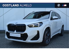 BMW X1 - xDrive25e M Sport Automaat / Panoramadak / Sportstoelen / Achteruitrijcamera / M Adaptief
