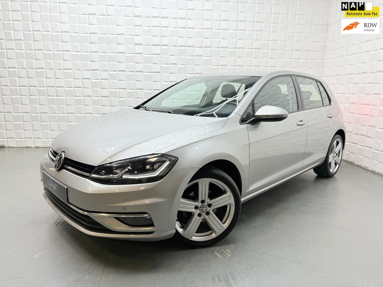 Volkswagen Golf - 1.0 TSI Highline AUTOMAAT NAVI STOELVERW - AutoWereld.nl