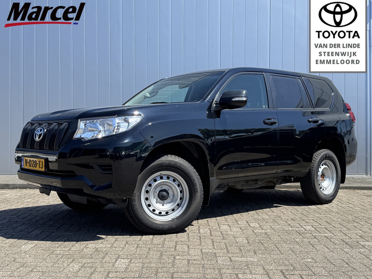 Toyota Land Cruiser - 2.8 D-4D-F Comfort Blind Van NL Auto Dealer Onderhouden Trekhaak 4X4 - AutoWereld.nl