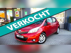 Toyota Yaris - 1.3 VVT-i Aspiration 5-deurs Navi/Airco/Camera