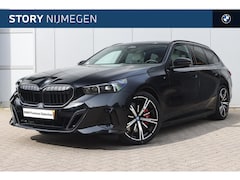 BMW i5 - eDrive40 M Sport / Trekhaak / Bowers & Wilkins / Adaptieve LED / Stoelventilatie / Parking