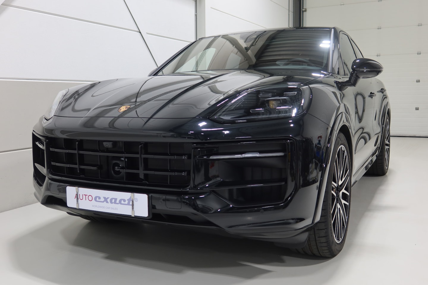 Porsche Cayenne Coupé - 3.0 E-Hybrid I Sport Design I Sport Chrono I eerste eig. I org NL I Full options - AutoWereld.nl