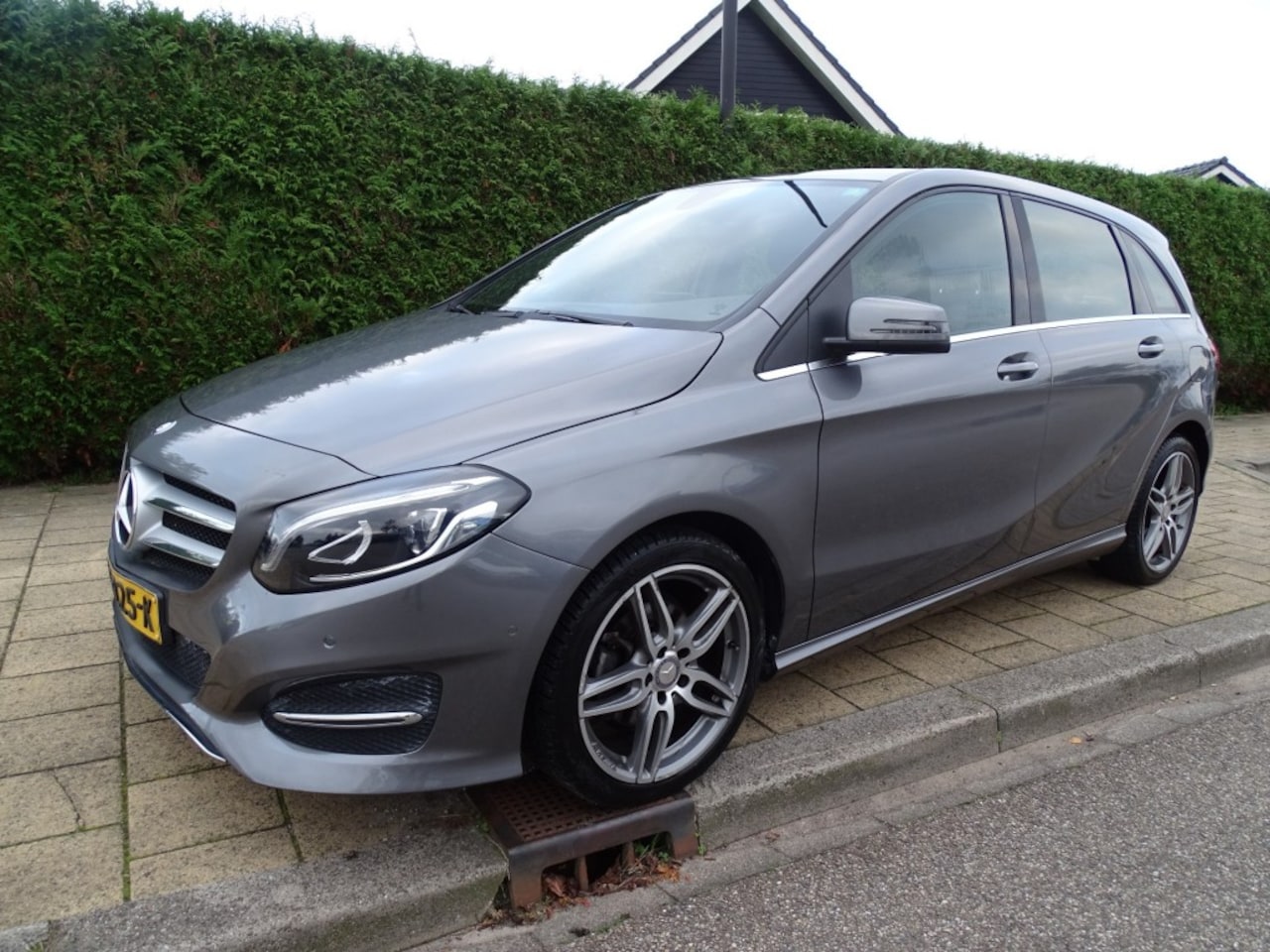 Mercedes-Benz B-klasse - 180 AMBITION AMG Line-Automaat-Blth-Clima-Navigatie - AutoWereld.nl