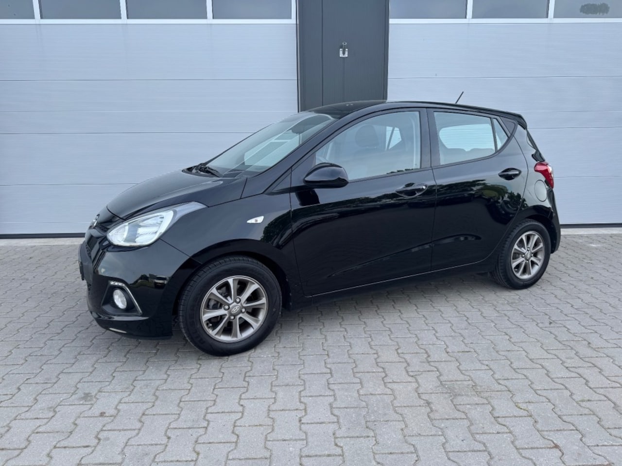 Hyundai i10 - 1.2I Drive Cool / Bluetooth / stoelverwarming / trekhaak / volle - AutoWereld.nl