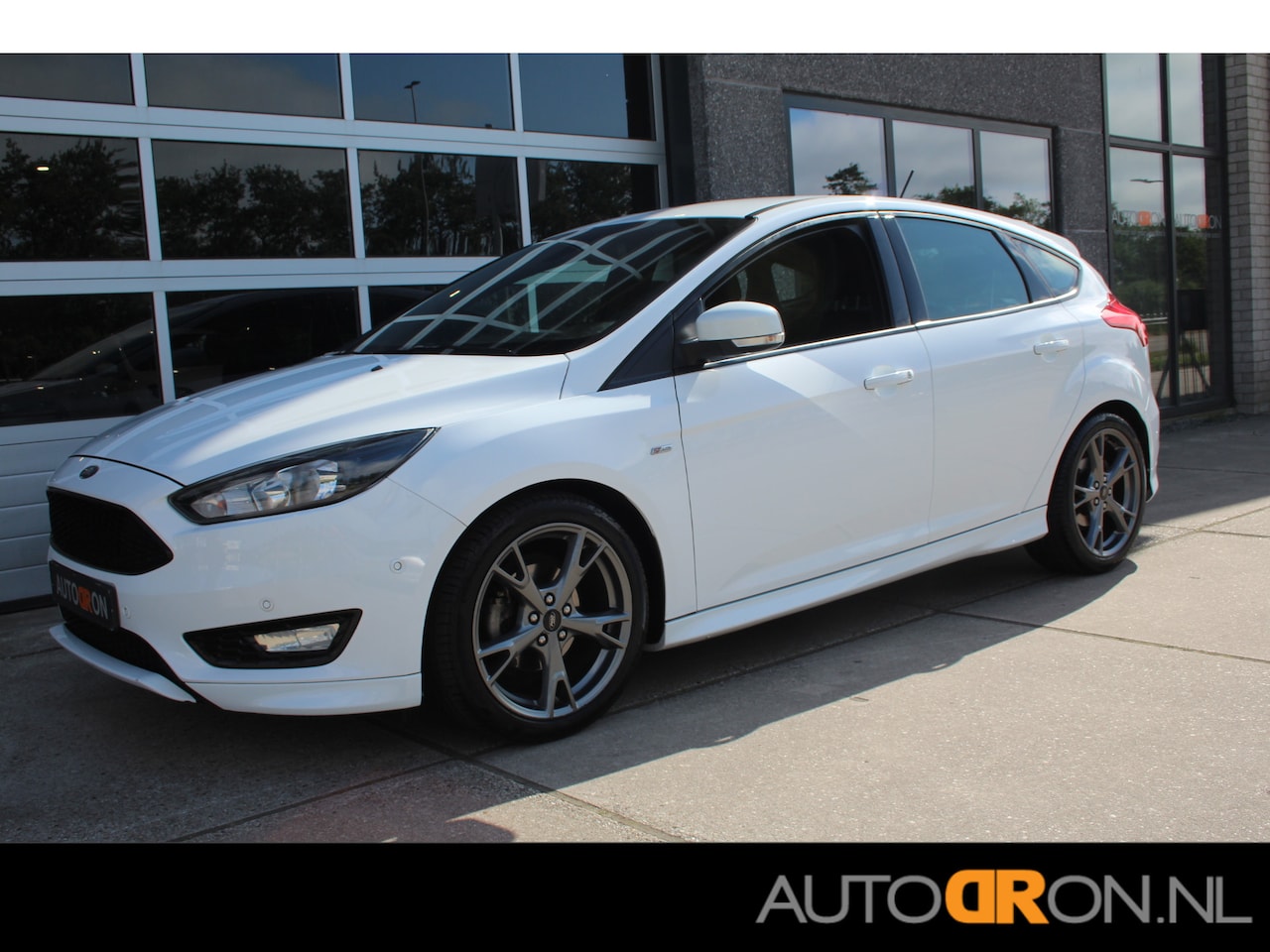 Ford Focus - 1.0 ST-Line 126 Pk HB NL auto, Dealer onderhouden, 18 Inch LM, Trekhaak - AutoWereld.nl
