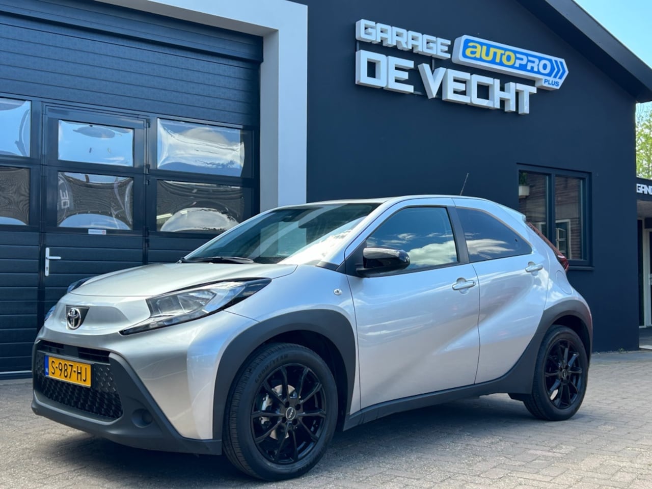 Toyota Aygo X - 1.0 VVT-i MT play 1.0 VVT-i MT Play - AutoWereld.nl