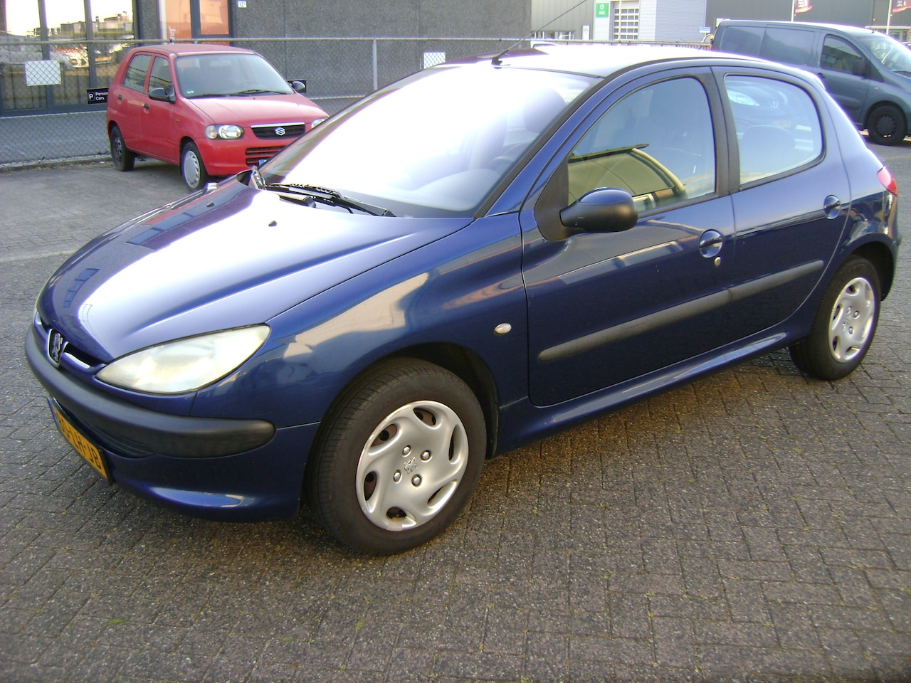 Peugeot 206 - 1.4 X-line +werkende airco + apk 03-10-2025 - AutoWereld.nl