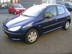 Peugeot 206 - 1.4 X-line +werkende airco + apk 03-10-2025