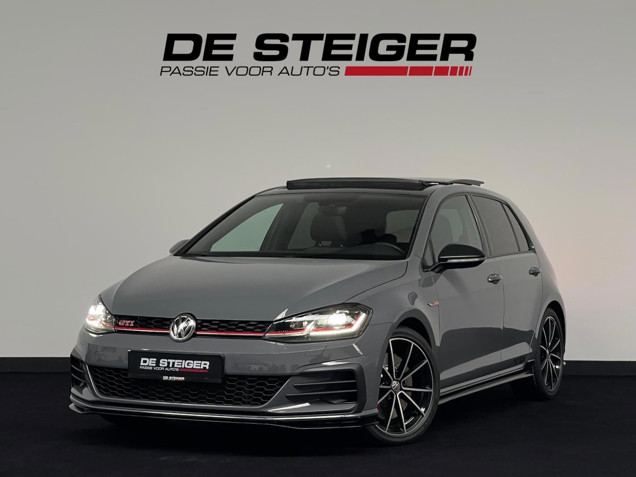 Volkswagen Golf - 2.0 TSI GTI TCR Pano Akra Dyna Keyless ACC - AutoWereld.nl