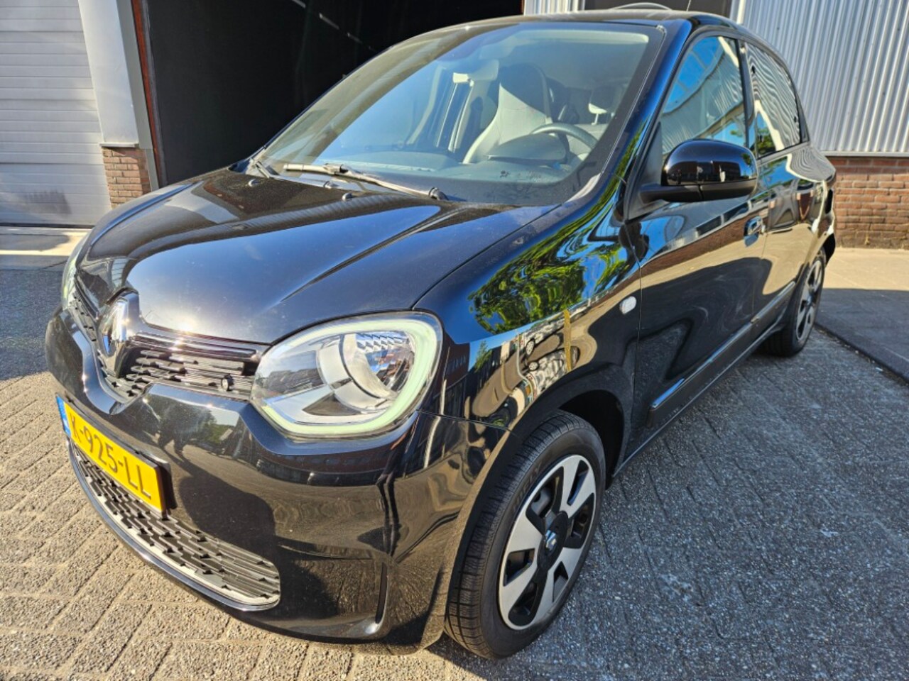 Renault Twingo - Black on Black edition LED AIRCO INCL BTW!! - AutoWereld.nl