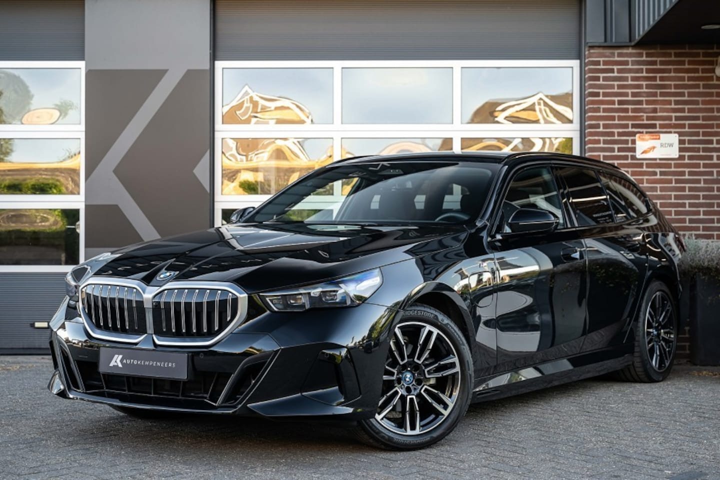 BMW 5-serie Touring - 530e xDrive M Sport | Trekhaak | Head-Up | 360° camera | Keyless entry | Adapt. led | - AutoWereld.nl