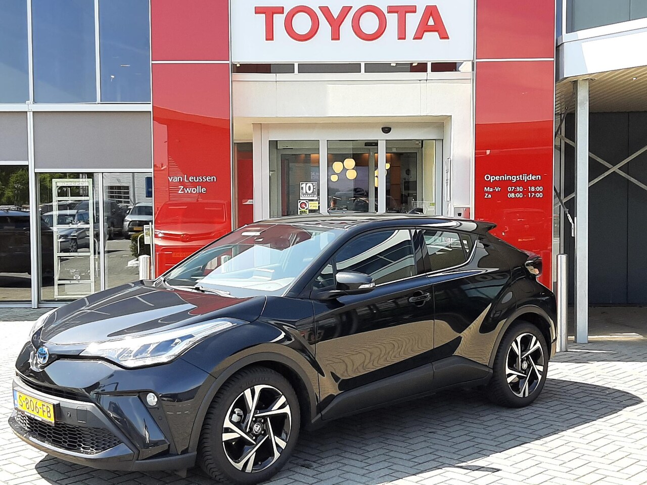 Toyota C-HR - 1.8 HYBRID DYNAMIC DODEHOEKDETECTIE APPLE/ANDROID 18"LMV AD-CRUISE KEYLESS LED PARK-SENSOR - AutoWereld.nl