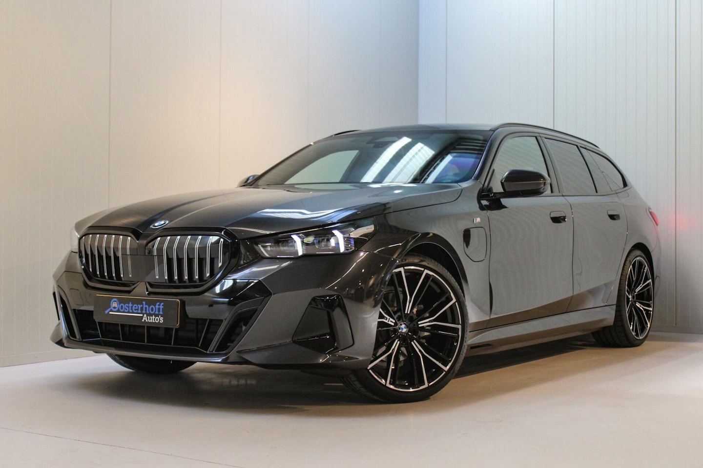 BMW 5-serie Touring - 530e PANO | TREKH | HUD - AutoWereld.nl