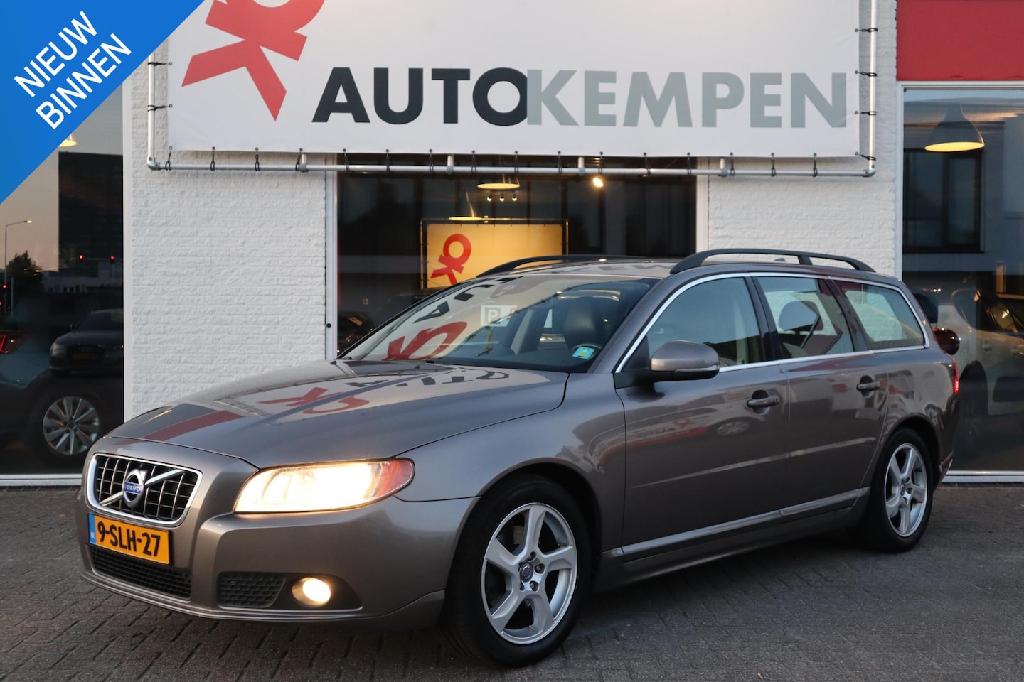 Volvo V70 - 1.6 DRIVe SUMMUM LEER|TREKHAAK|PERFECT ONDERHOUDEN - AutoWereld.nl