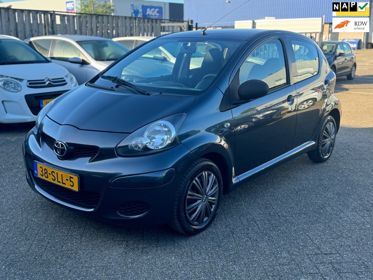 Toyota Aygo - 1.0-12V Now Airco / Elek. pakket / 5-Drs - AutoWereld.nl