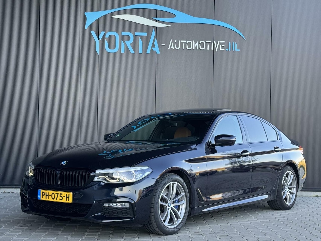 BMW 5-serie - 530i High Executive M Sport NL AUTO PANO*MEMORY*COMFORTSTOEL - AutoWereld.nl