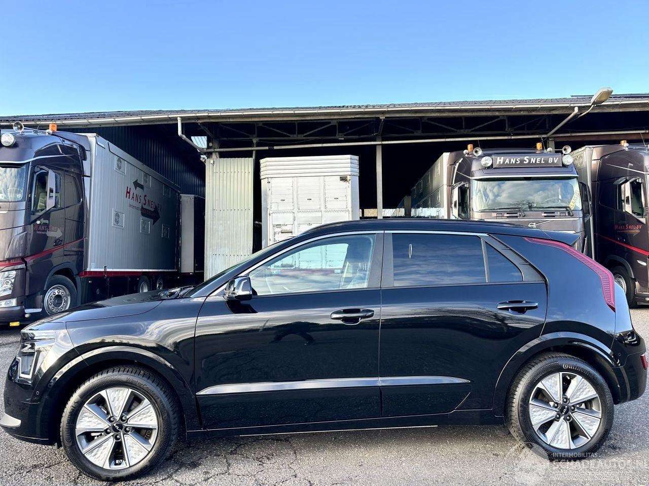 Kia e-Niro - EV 64.8 kWh 204pk aut + f1 DynPlusl - schuifdak - head up - nap - front + line + side + pa - AutoWereld.nl