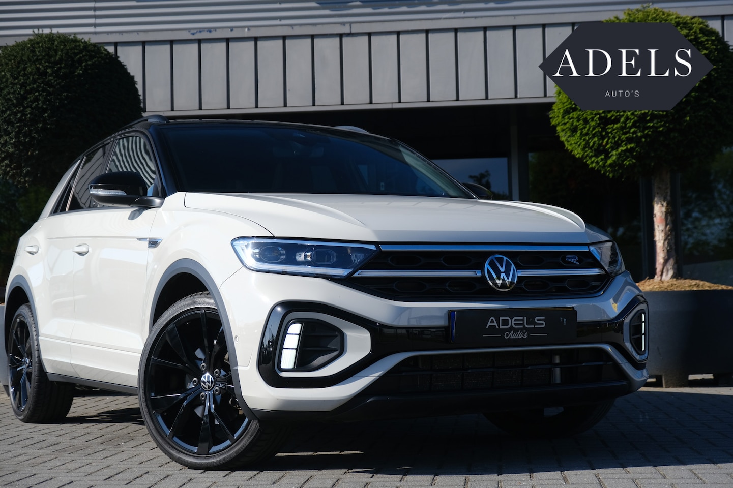 Volkswagen T-Roc - 1.5 TSI R-Line Business Panodak Beats Audio IQ Light - AutoWereld.nl
