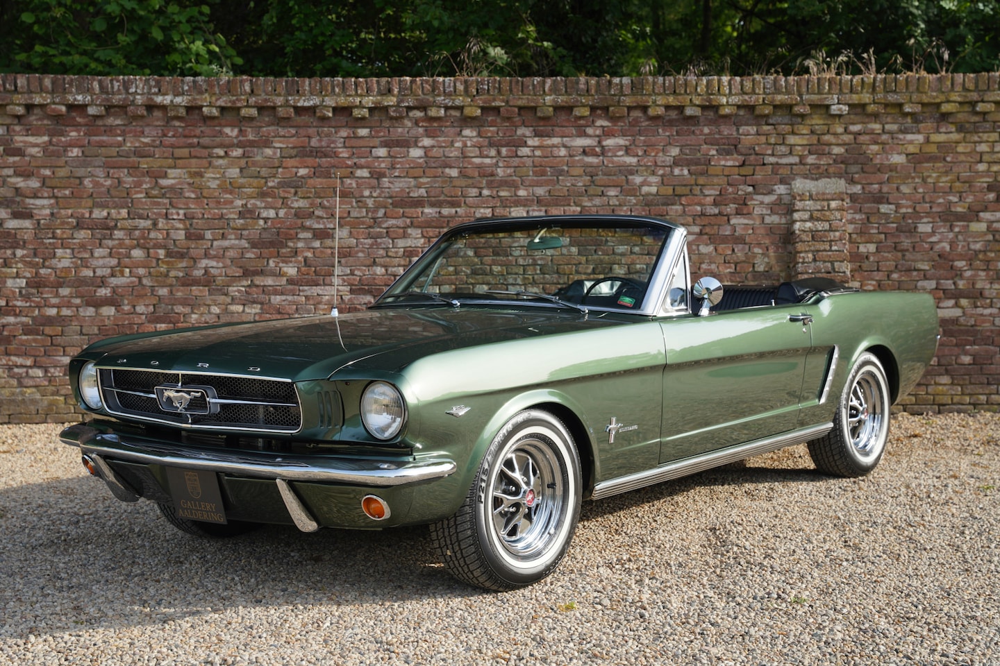 Ford Mustang Convertible - 289 V8 "Ivy Green" over a black "Pony" interior, Desirable factory options Mustang with el - AutoWereld.nl