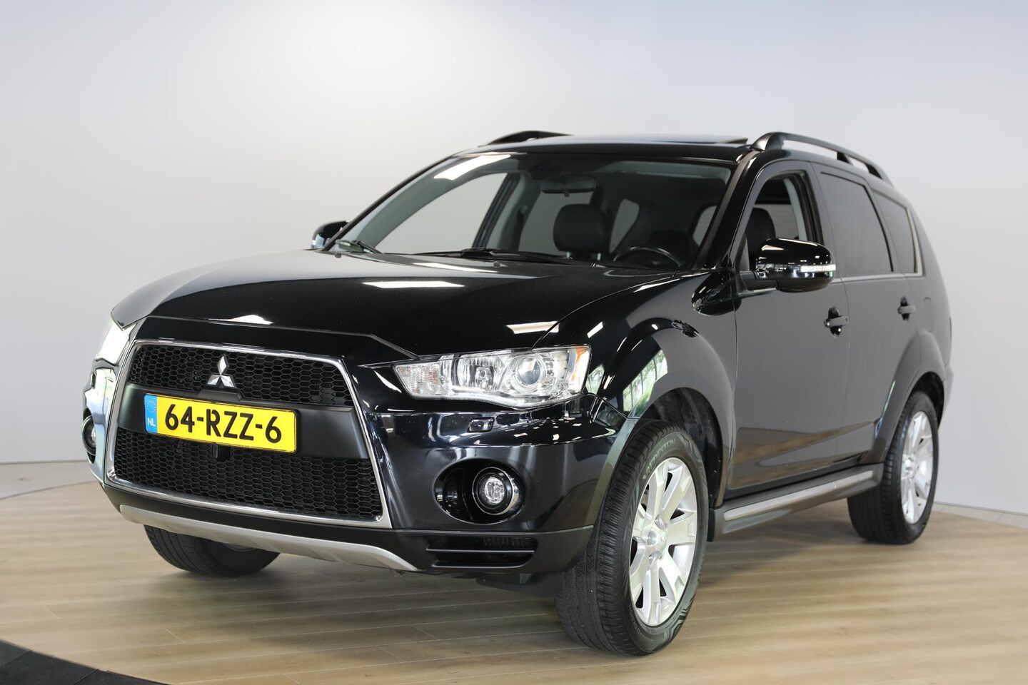 Mitsubishi Outlander - 2.0 Instyle | 1e eigenaar | Leer | Schuif-kantel dak | Automaat - AutoWereld.nl