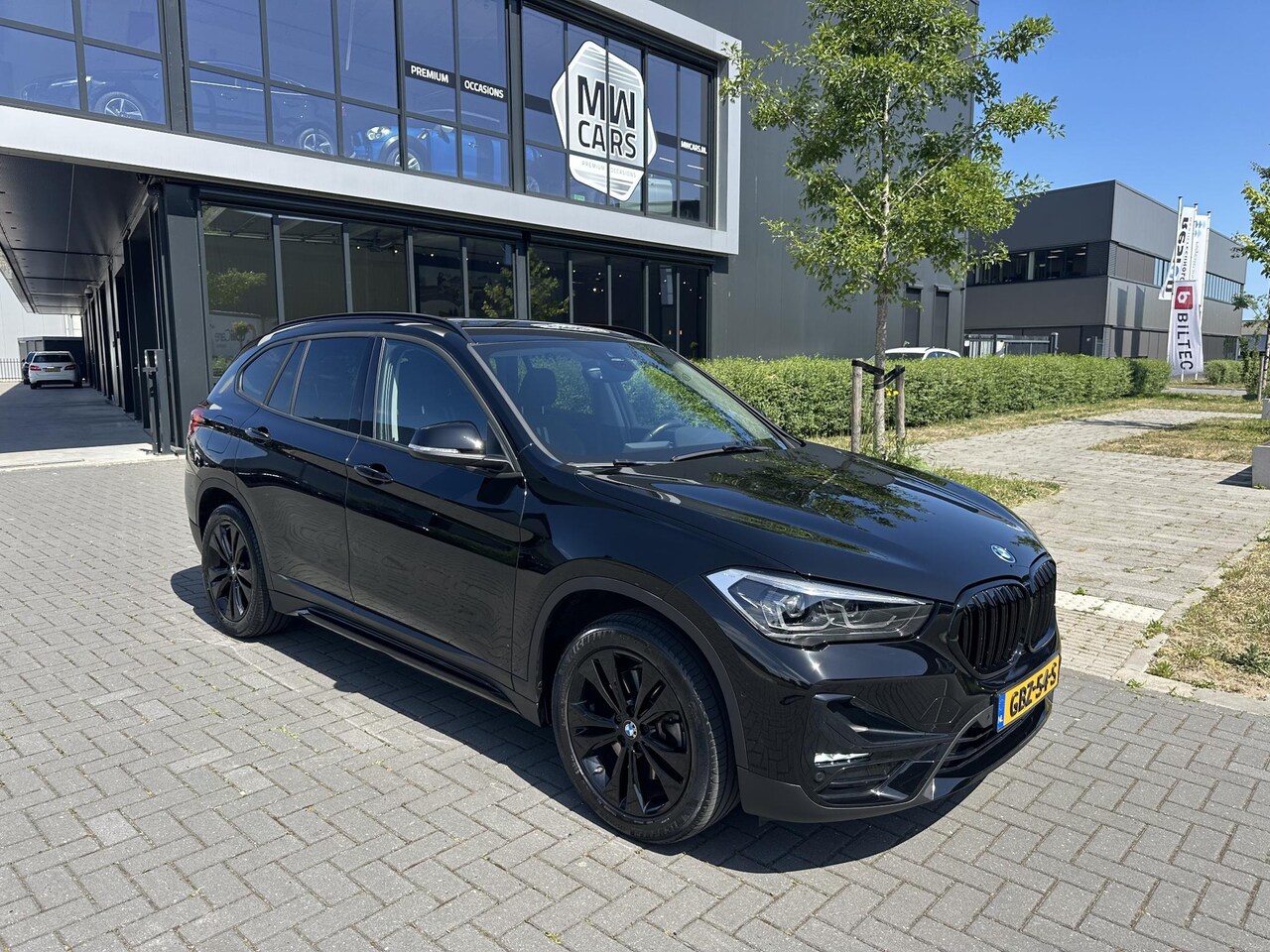 BMW X1 - xDrive25e Executive Sportline, M stuurwiel, Keyless, Camera - AutoWereld.nl
