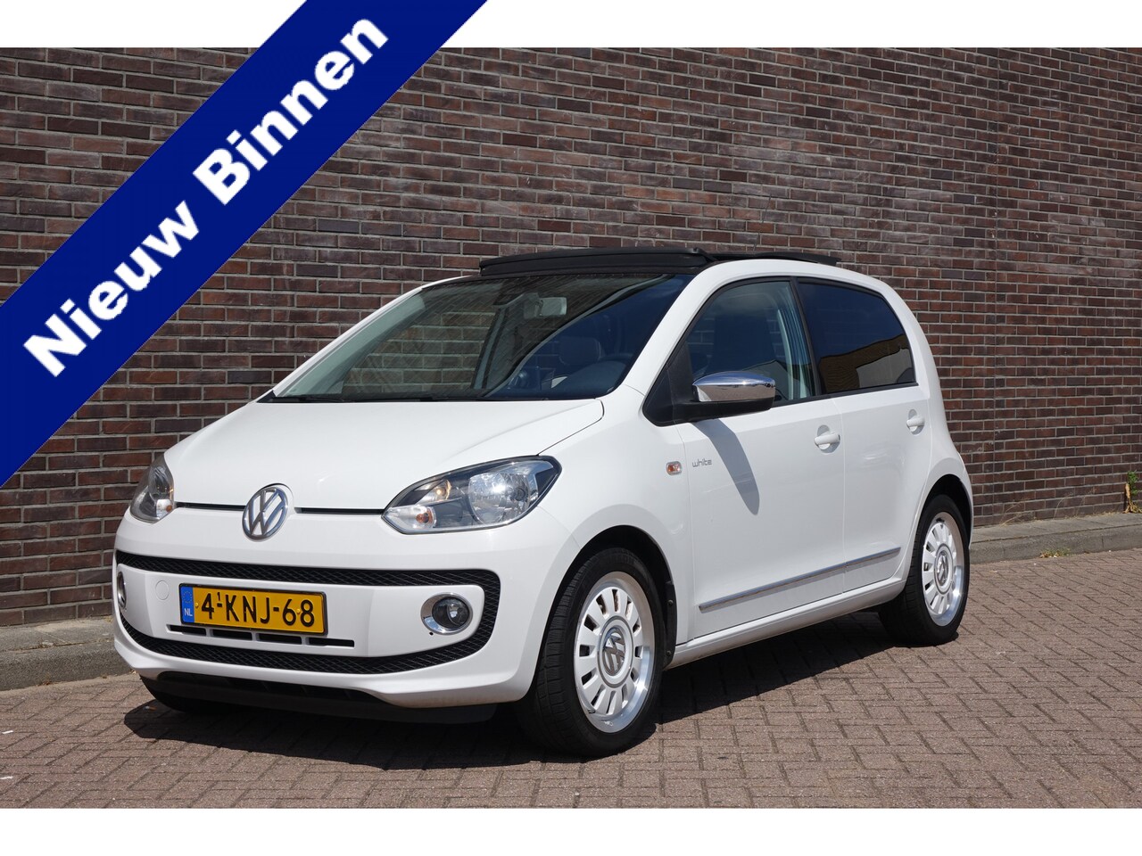 Volkswagen Up! - 1.0 high up! BlueMotion 1.0 high up! BlueMotion, airco, navigatie, panoramadak, prachtige auto - AutoWereld.nl