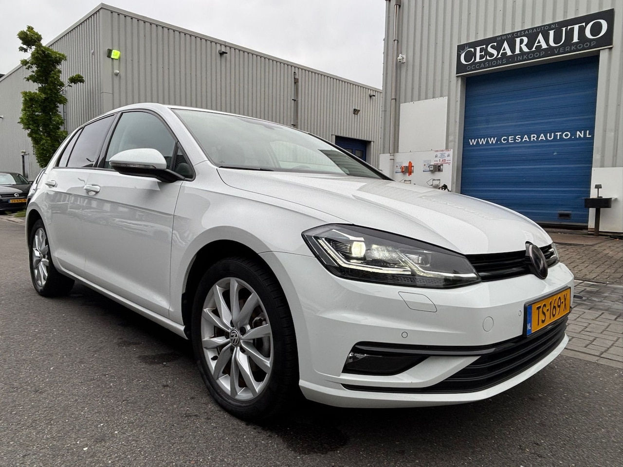Volkswagen Golf - 1.5 TSI HIGHLINE BUSINESS R AUTOMAAT 7-TRAPS - AutoWereld.nl