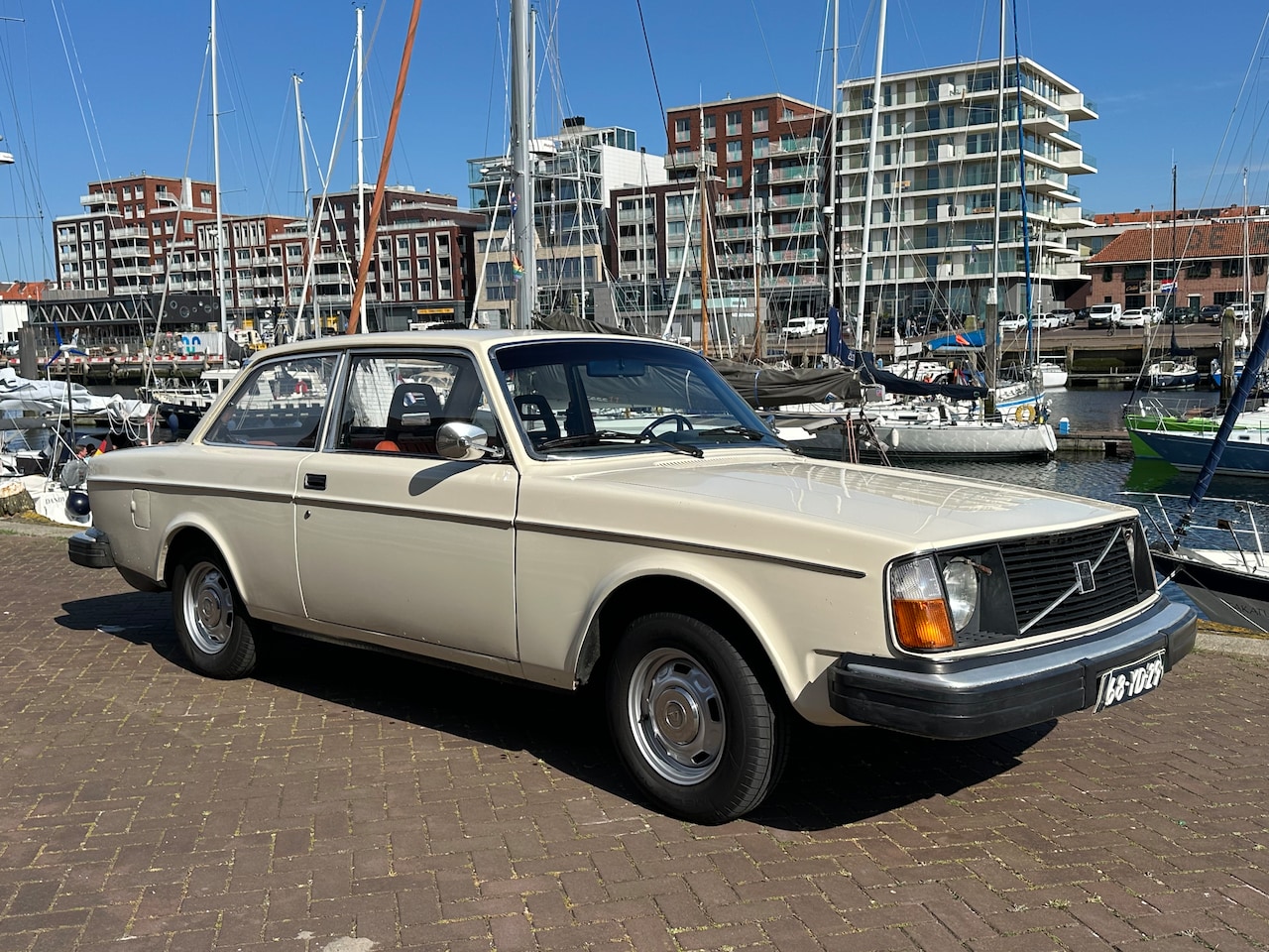 Volvo 242 - DL - AutoWereld.nl