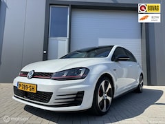 Volkswagen Golf - 2.0 TSI GTI Performance, DSG, PANO, ACC