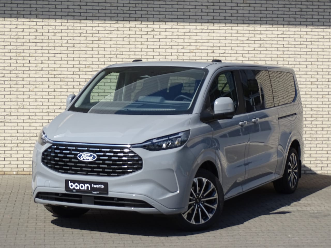 Ford Transit Custom - 2.5 Plug-IN Hybrid 233 PK L2H1 Titanium X | Ex. BTW & Incl. BPM | 5 Persoons DC | Adaptiev - AutoWereld.nl