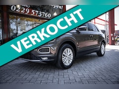 Volkswagen T-Roc - 1.5 TSI | Panorama dak | Parkeer hulp | Navigatie | App-Connect | Adaptieve cruise control