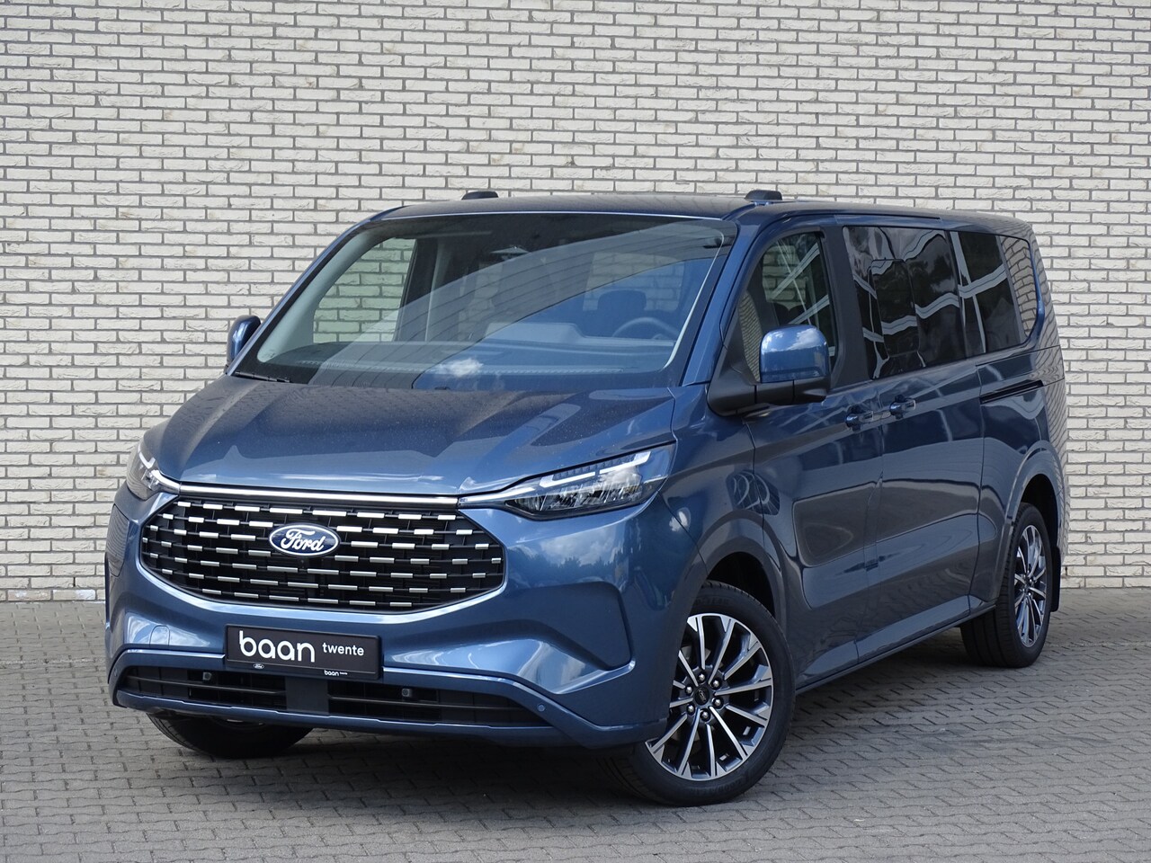 Ford Transit Custom - 2.5 Plug-IN Hybrid 233 PK L2H1 Titanium X | Ex. BTW & Incl. BPM | 5 Persoons DC | Adaptiev - AutoWereld.nl