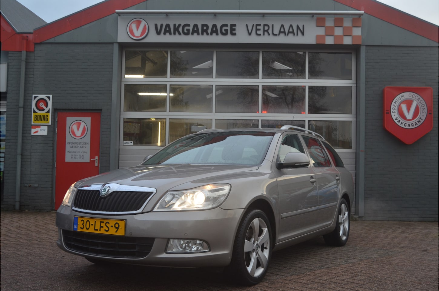 Skoda Octavia Combi - 1.8 TSI Elegance Verbruikt olie! trekhaak. - AutoWereld.nl