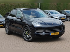 Porsche Cayenne - 3.0 E-Hybrid / Panoramadak / 360Camera / Luchtvering / 21'' / Softclose / Keyless / Sportc