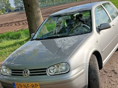 Volkswagen Golf - 1.6-16V Ocean