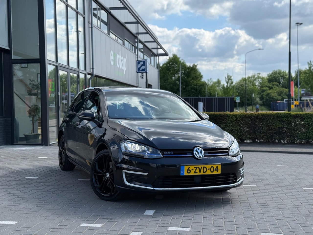Volkswagen Golf - 1.4 TSI GTE (bj 2015) DSG|XENON|KEYLESS|NAVI|LMV 18” - AutoWereld.nl