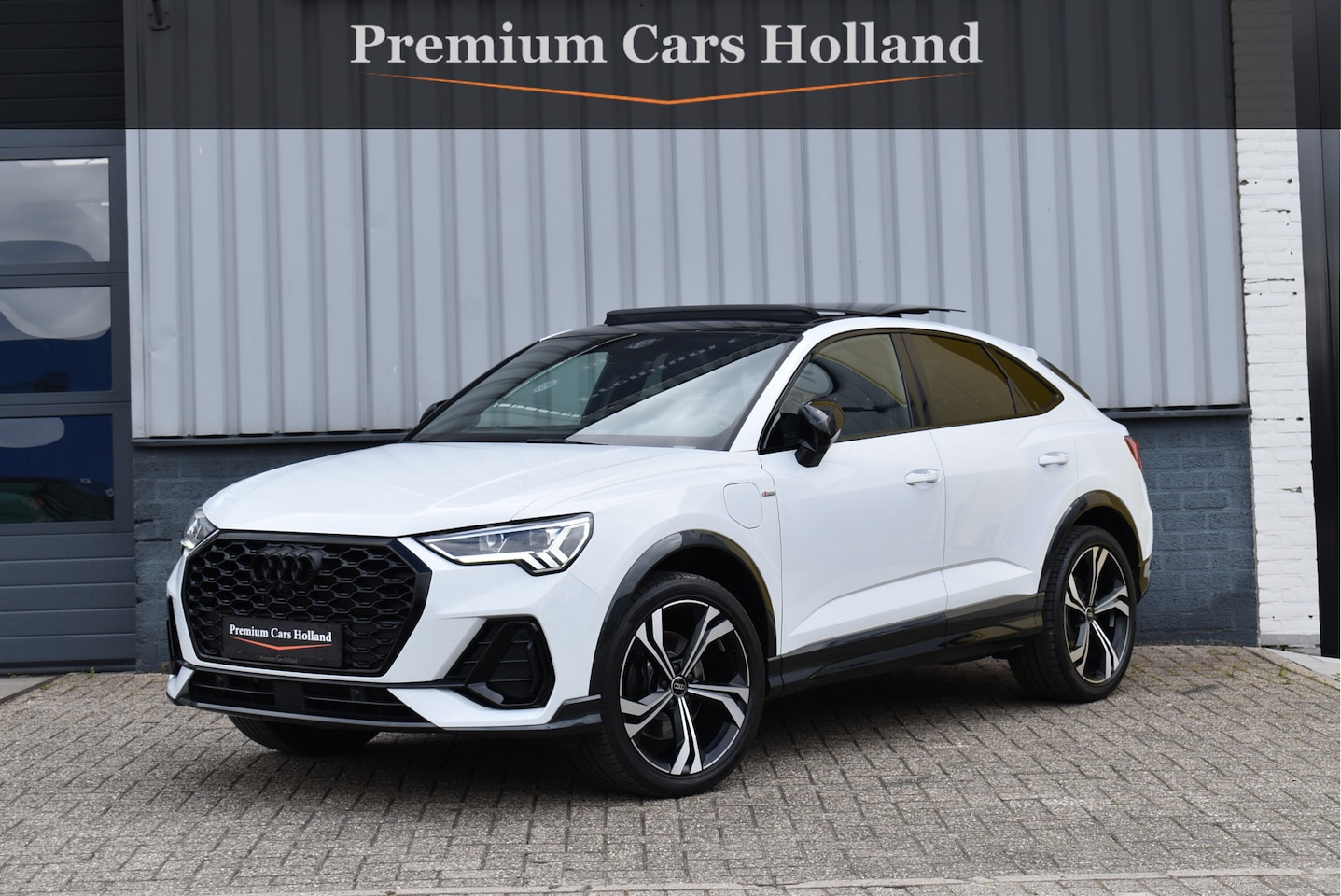 Audi Q3 Sportback - 45 TFSI e S-Line 245 Pk Pano Navi Leder Matrix Sfeer 360 Camera 20 Inch - AutoWereld.nl