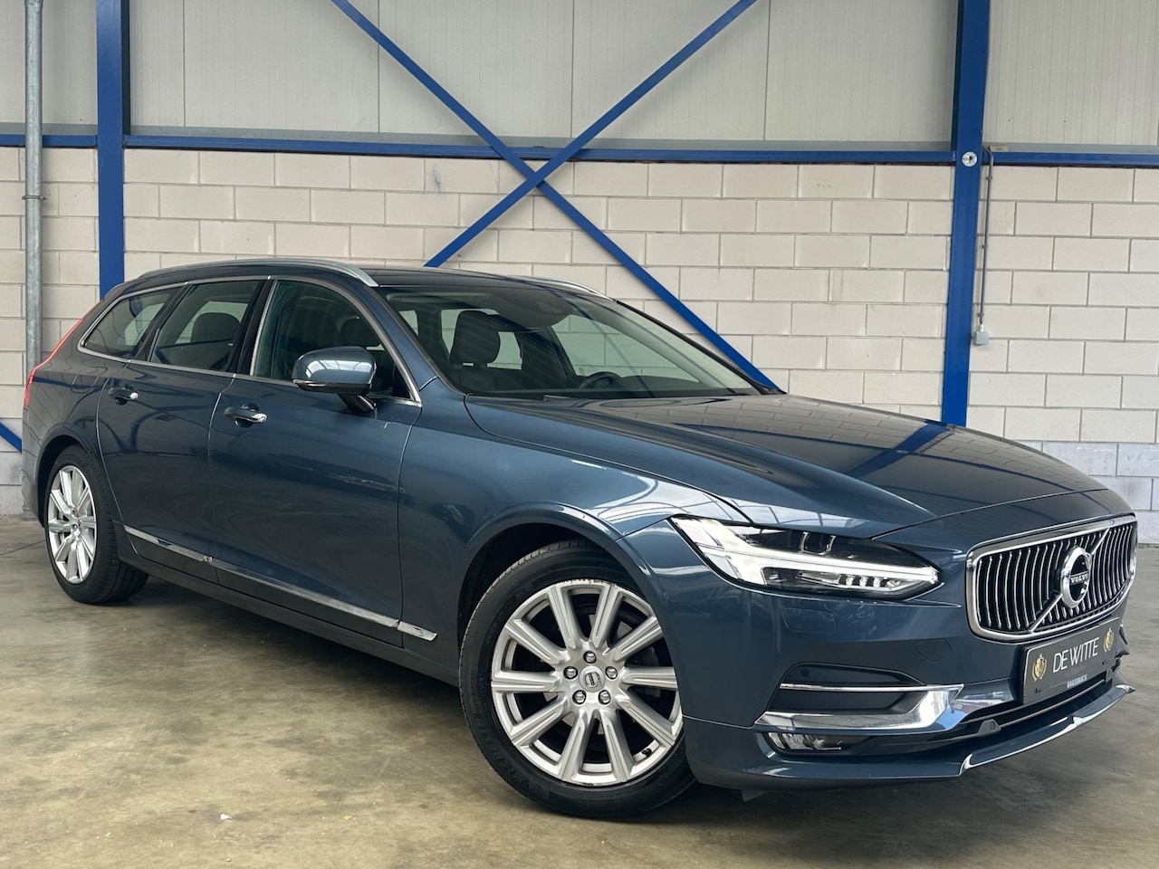 Volvo V90 - 2.0 D4 Inscription Automaat Blis|Memory|Keyless|R-Camera - AutoWereld.nl