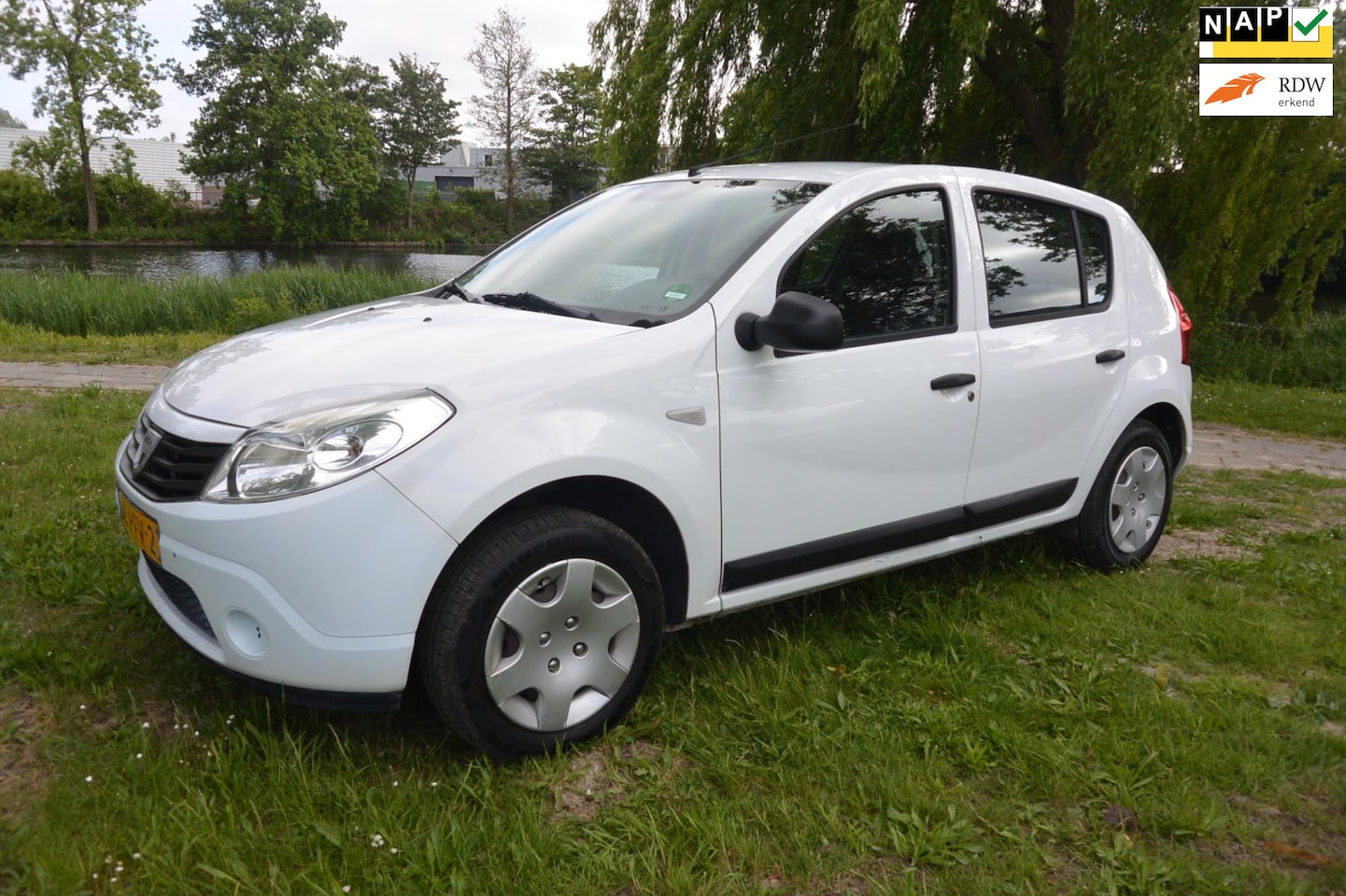 Dacia Sandero - 1.2 Ambiance*5deurs*airco*stuurbekrachtiging - AutoWereld.nl