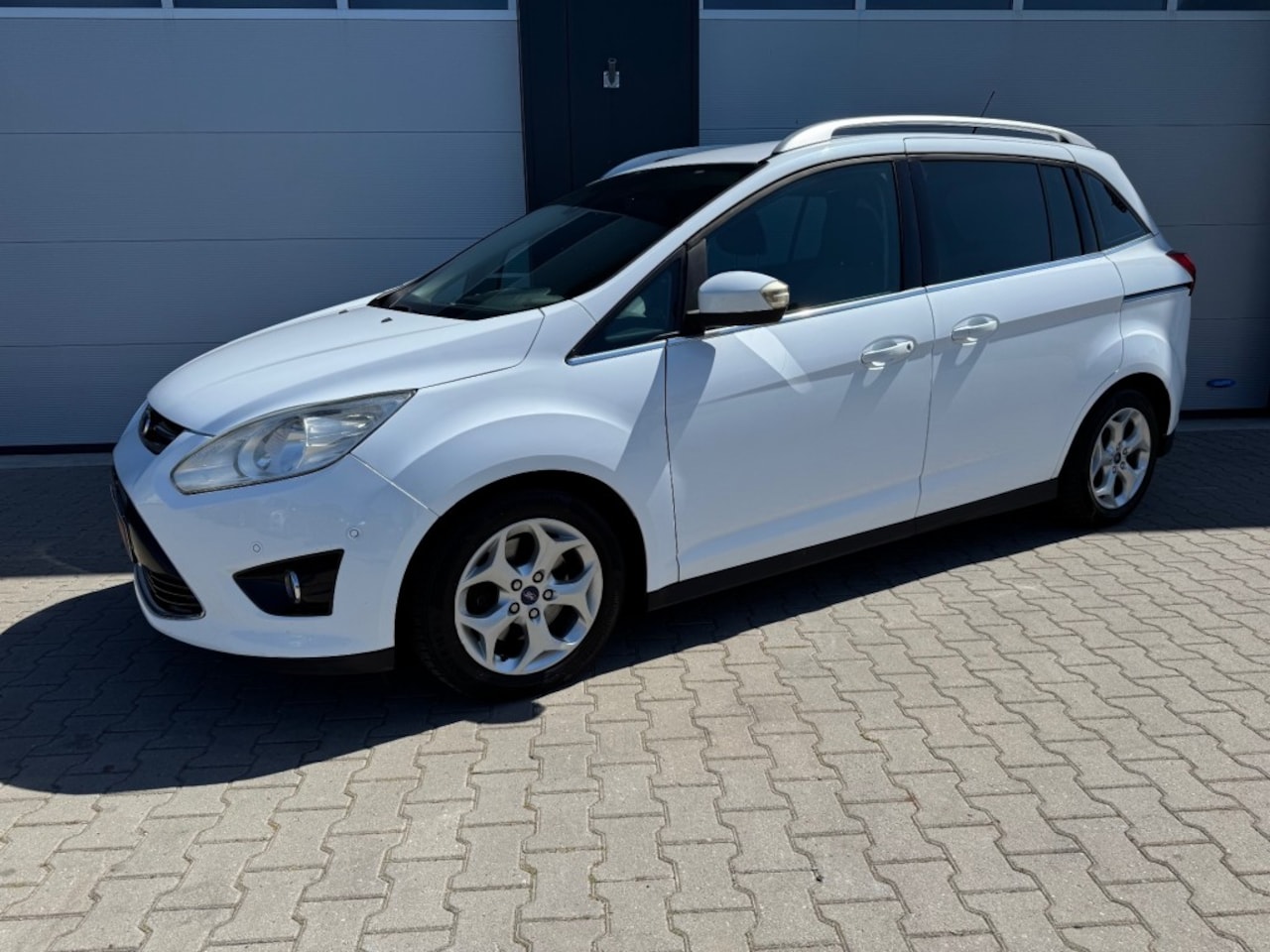 Ford Grand C-Max - 1.6 TITANIUM / Camera / Cruisecontrol / Parkeerhulp / Bleutooth - AutoWereld.nl