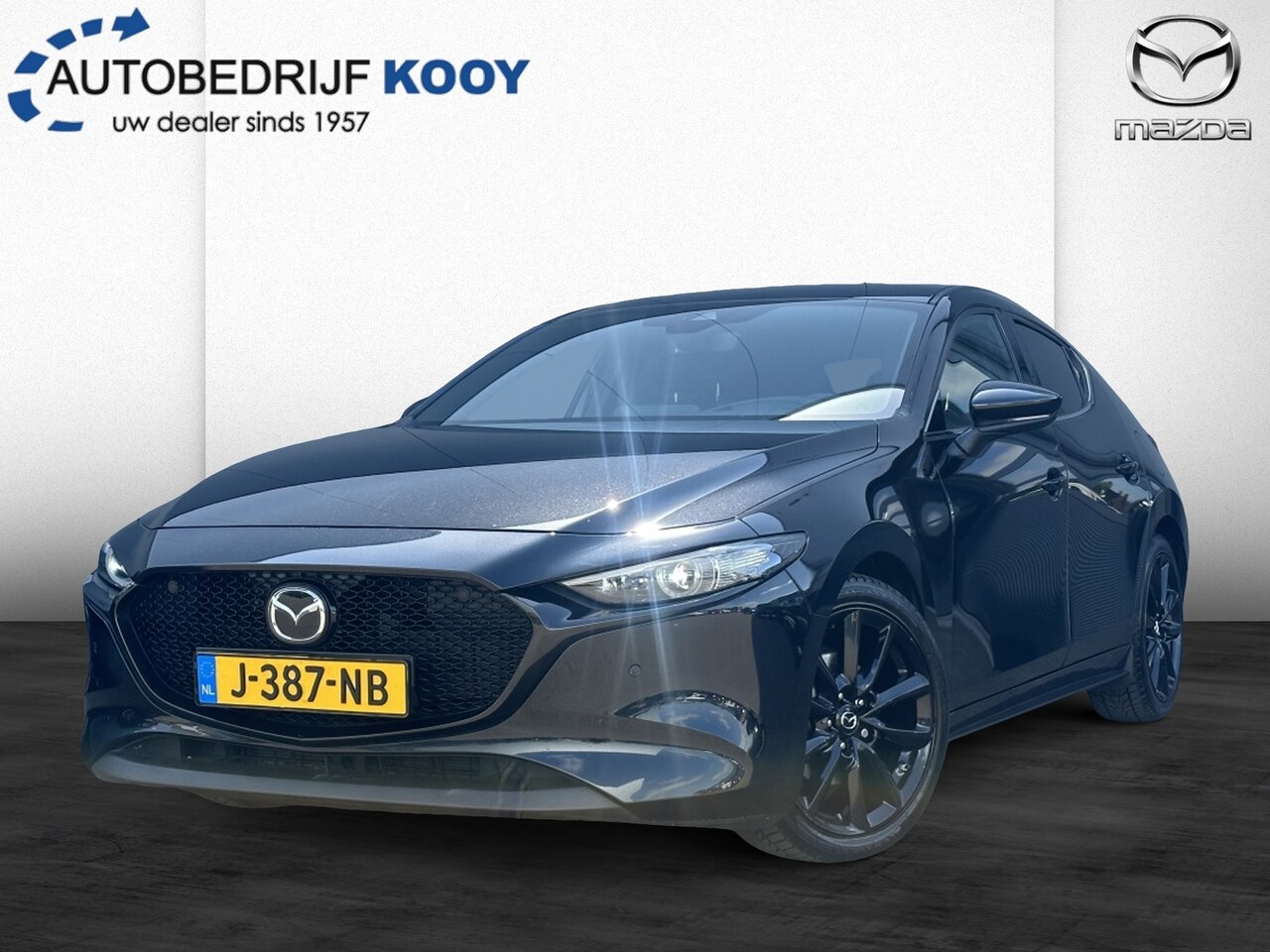 Mazda 3 - 2.0 SkyActiv-X Luxury 180PK / Leder / Bose Audio / NL-auto - AutoWereld.nl