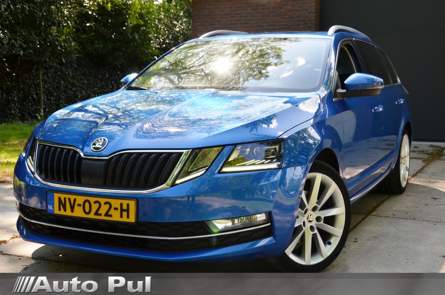 Skoda Octavia Combi - 1.0 TSI Greentech Style Business Automaat/Groot-Navigatie/Led/Pdc/Ecc/Trekhaak/Halfleer-al - AutoWereld.nl