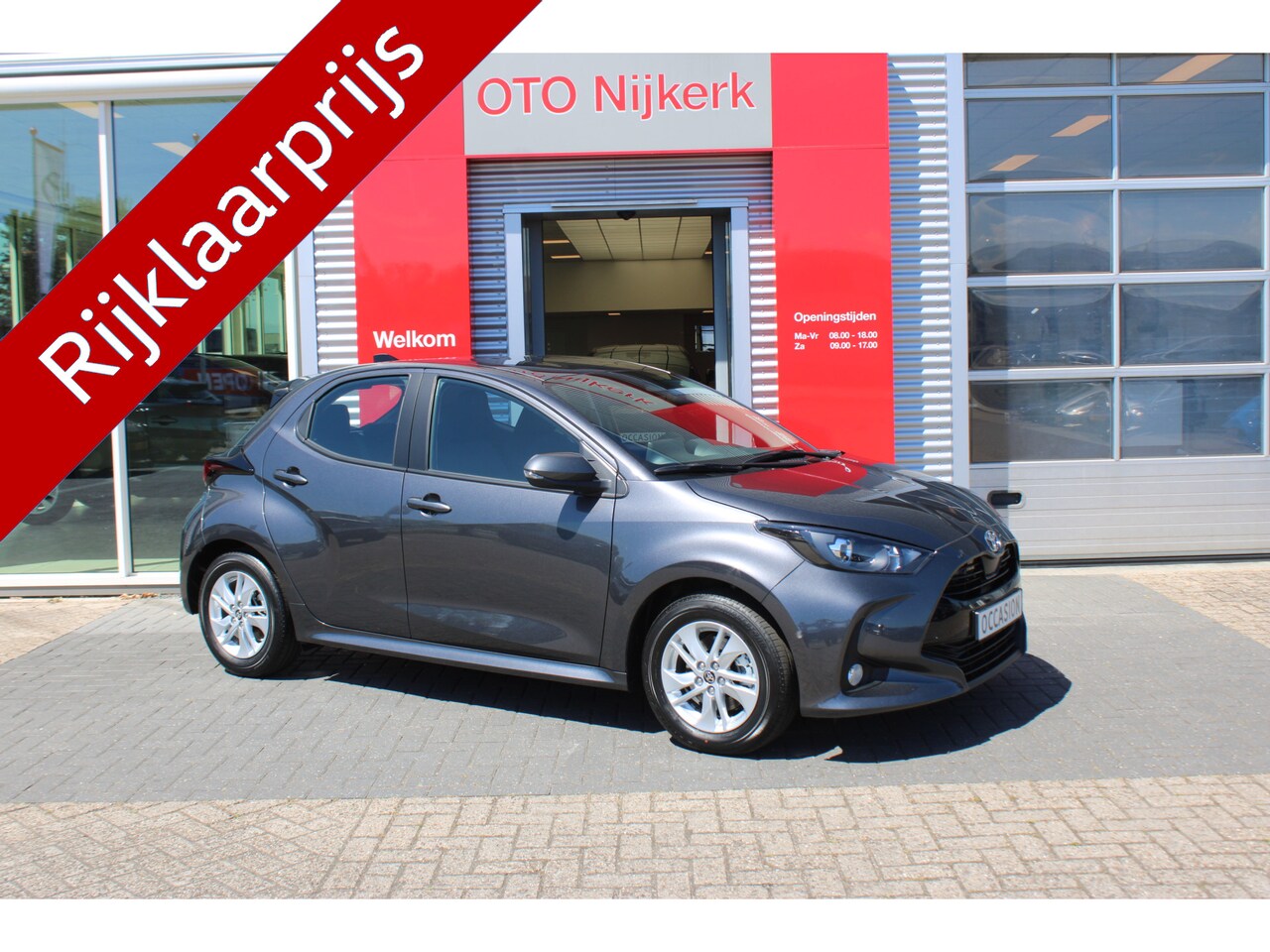 Toyota Yaris - 1.5 Hybrid 115 Active met parkeersensoren voor en achter + winterpack - AutoWereld.nl