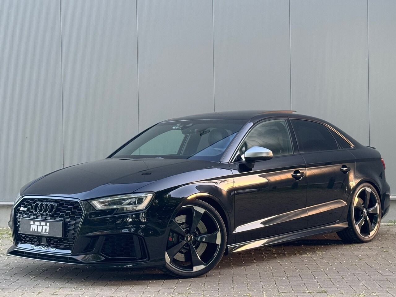 Audi A3 Limousine - 2.5 TFSI RS 3 Quattro - Panorama - Leder - 19'' Rotor - B&O - Virtual - 480 PK - AutoWereld.nl