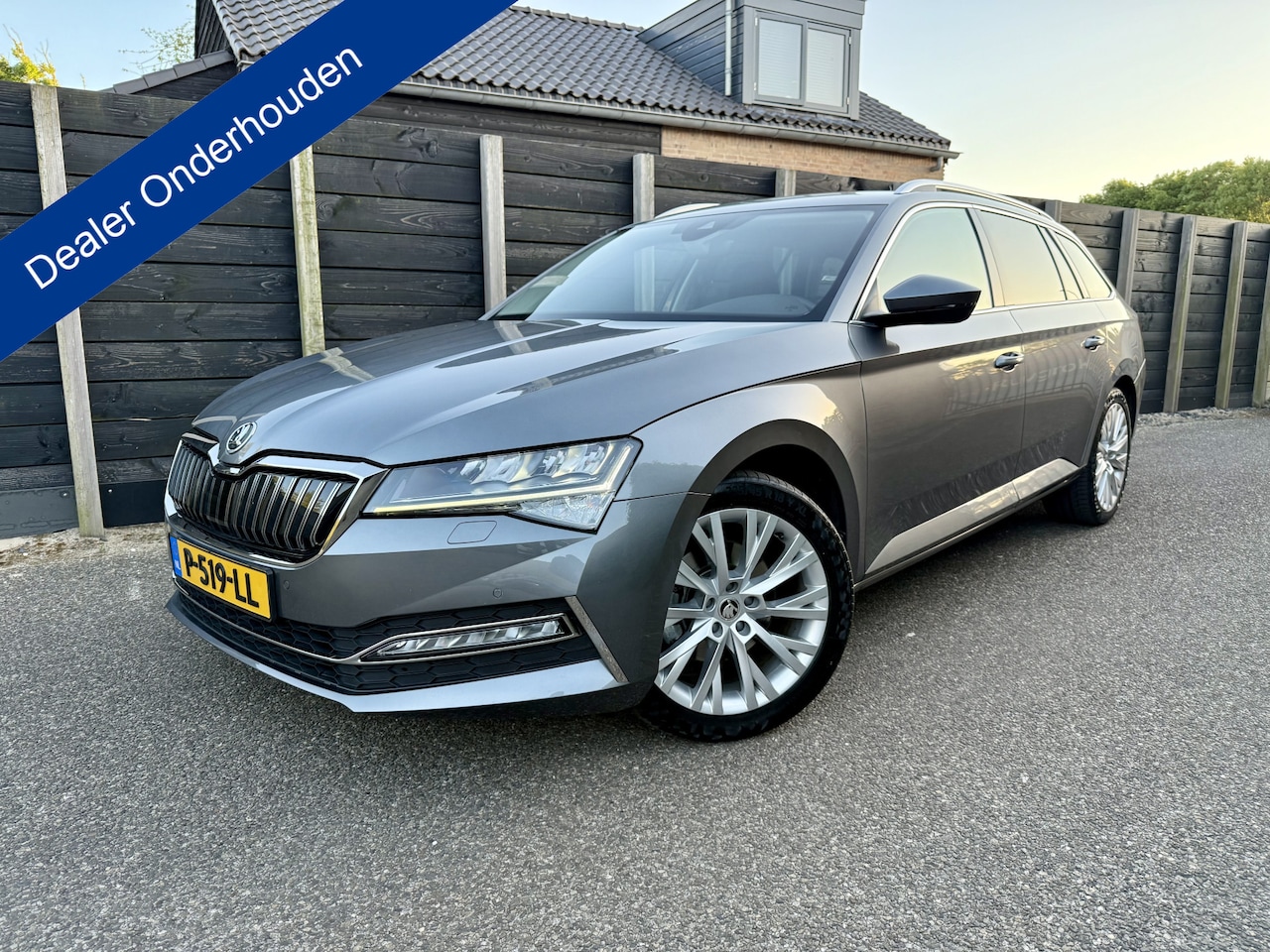 Skoda Superb Combi - 1.4 TSI iV Business Edition Plus 1.4 TSI iV Business Edition Plus NL-auto, dealer onderhouden - AutoWereld.nl