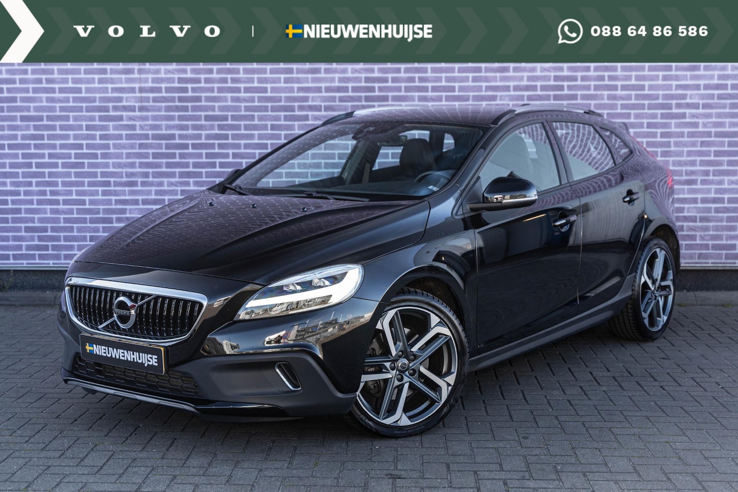 Volvo V40 Cross Country - T3 Nordic+ | Navi | Stoelverwarming | Voorruit Verwarming | High Performance Audio | Park - AutoWereld.nl