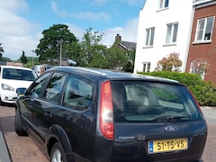 Ford Focus Wagon - 1.6-16V Futura