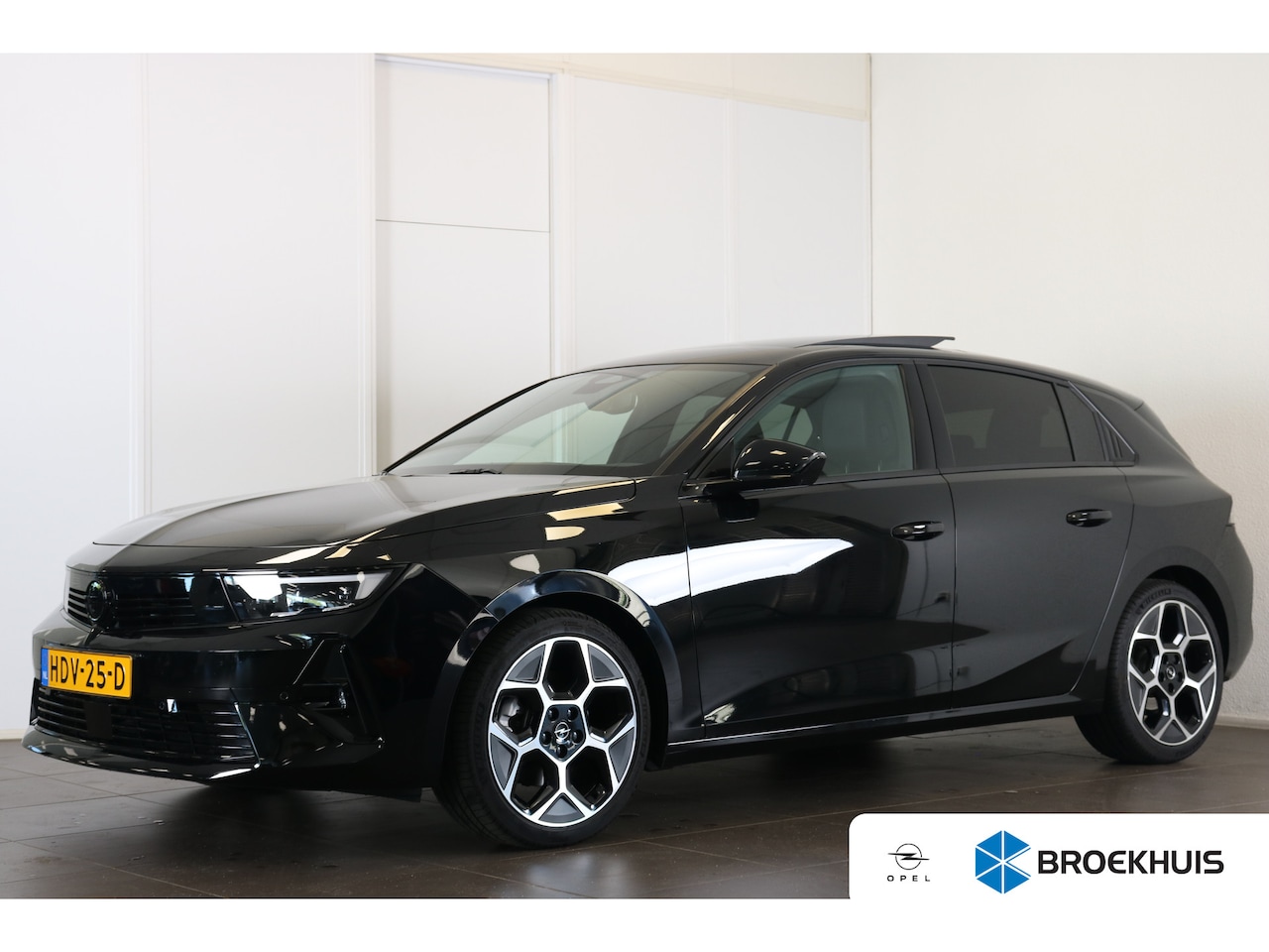 Opel Astra - 1.2 Turbo Hybrid Ultimate 136 | Navi | Camera | Keyless | Panoramadak | Ad. Cruise control - AutoWereld.nl
