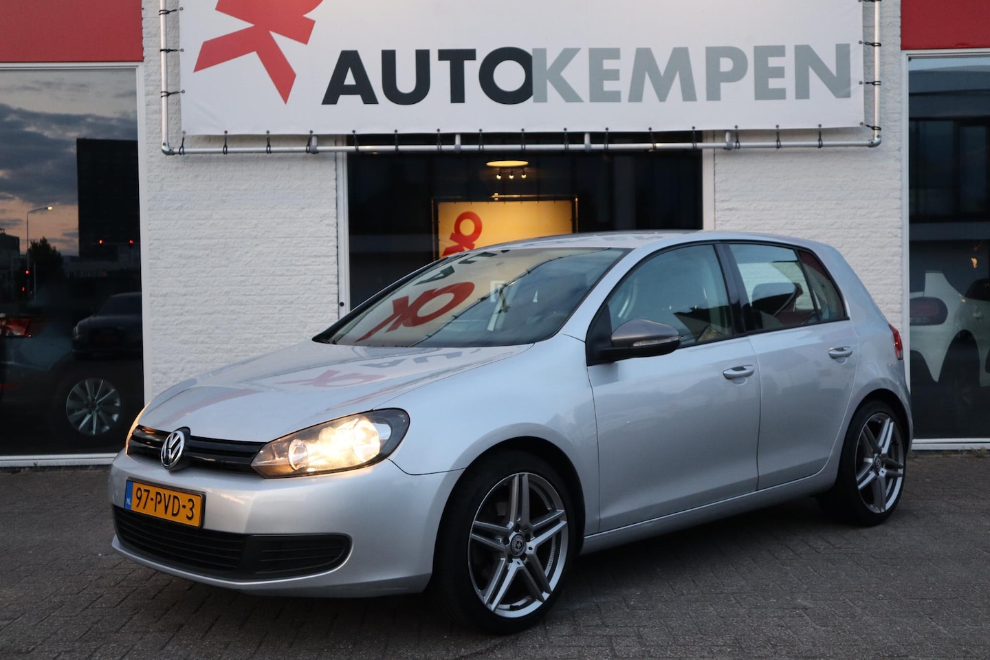 Volkswagen Golf - 1.2 TSI TRENDLINE BLUE MOTION 17"LM-VELGEN|CRUISE| NIEUWE KETTING! - AutoWereld.nl