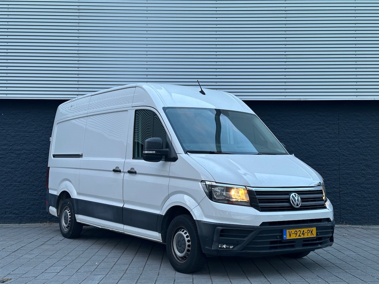 Volkswagen Crafter - 35 2.0 TDI L3H3 Highline 35 2.0 TDI L3H3 Highline - AutoWereld.nl
